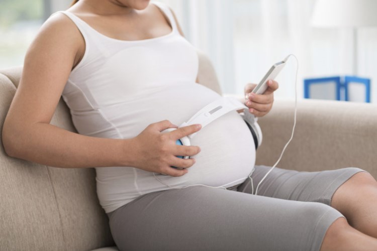 Headset for store baby in womb